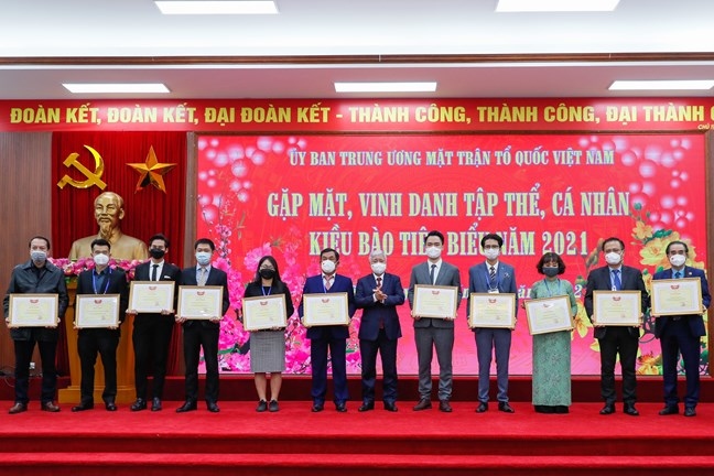 Overseas Vietnamese honoured for national contributions